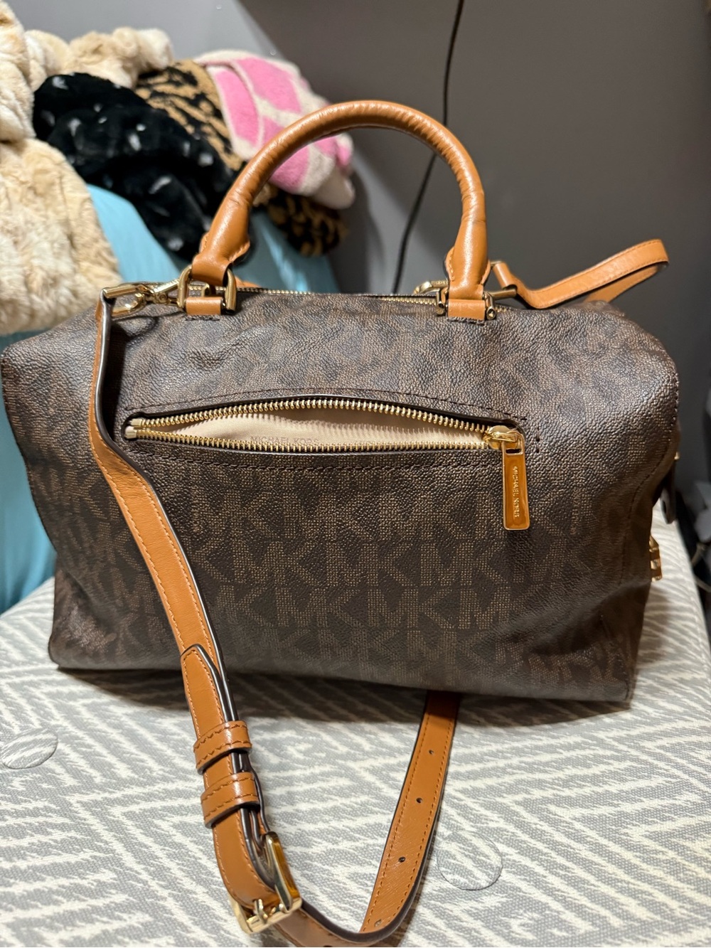 Michael Kors Kirby Brown Logo Duffel Bag Strap included! - Picture 3 of 7